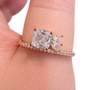 Elegant Gold tone Women's Ring